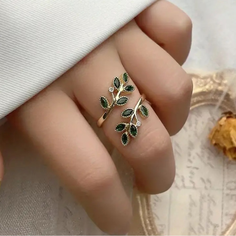 Elegant Green Leaf Ring